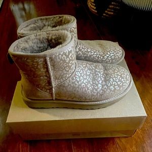 UGG Classic Mini Snow Leopard RARE size 9